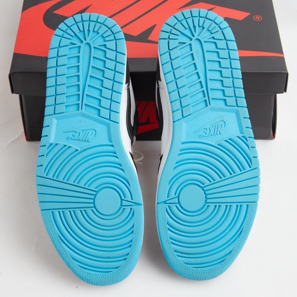 Nike Air Jordan 1 Retro Low OG - Picture 5 of 10